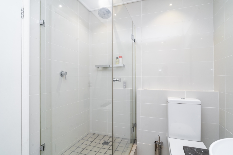 2 Bedroom Property for Sale in Vredehoek Western Cape